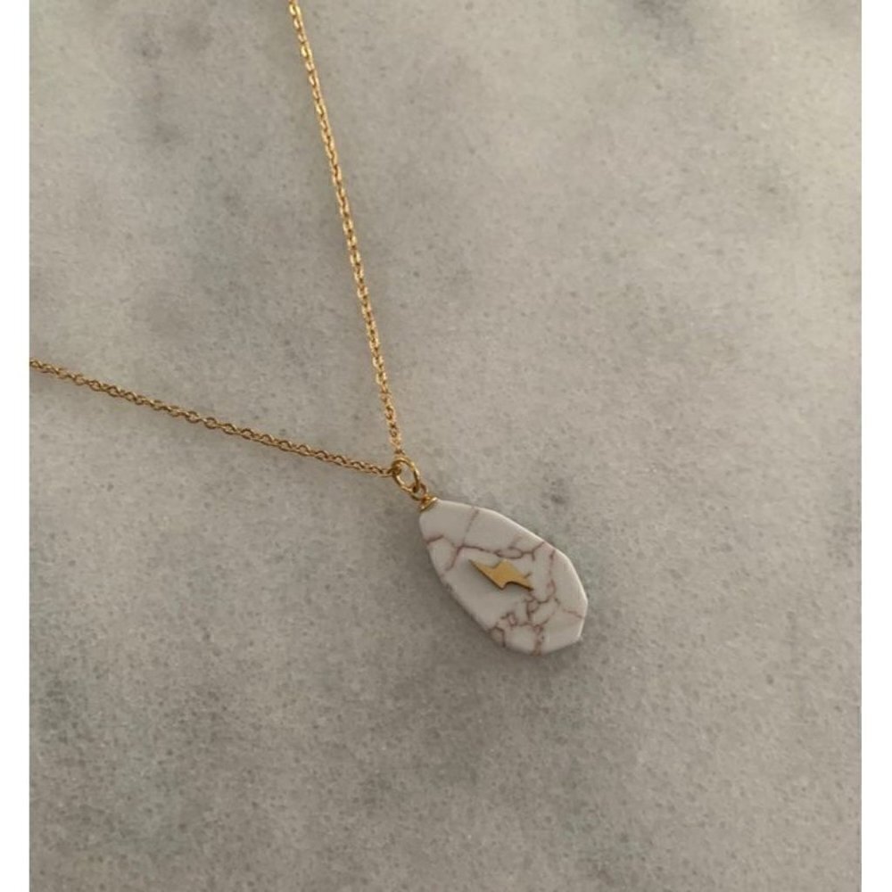 Gold Vintage Style Lightning Bolt Stone Pendant Necklace Brand New